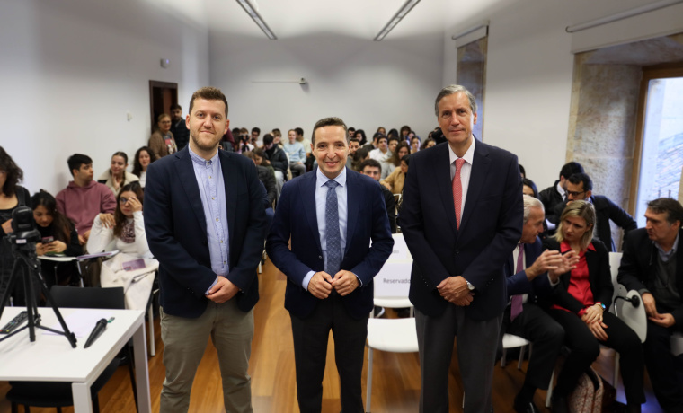 De izquierda a derecha, Carlos Benítez Trinidad, Juan Manuel Corchado y Pedro Dallari durante la inauguración.