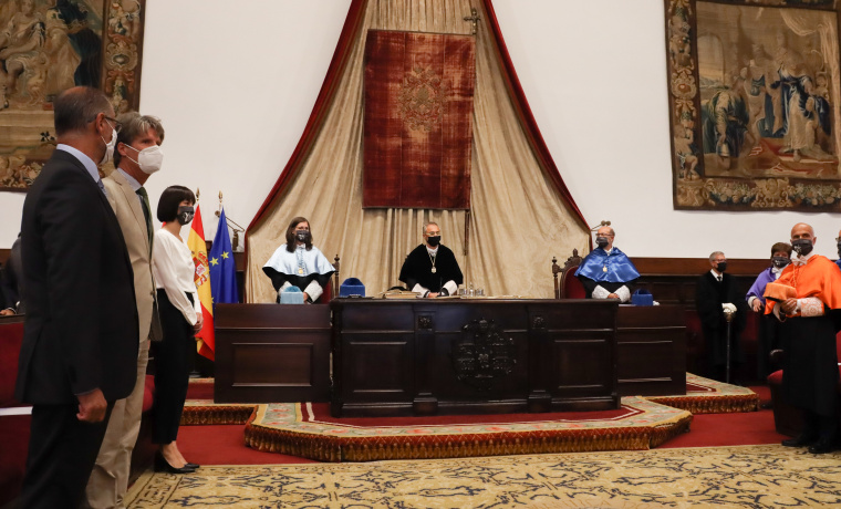 Principio de la ceremonia 'honoris causa' a Frans Timmermans