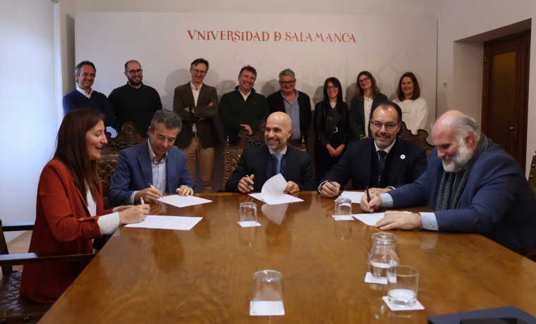 Firma del proyecto en la Sala de Retratos de la Universidad de Salamanca.