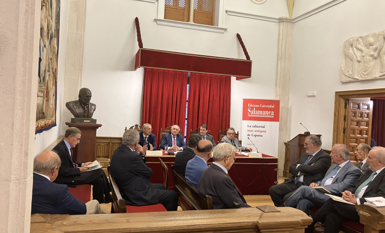 Autoridades durante la presentación del libro "Ley Perpetua de Ávila"