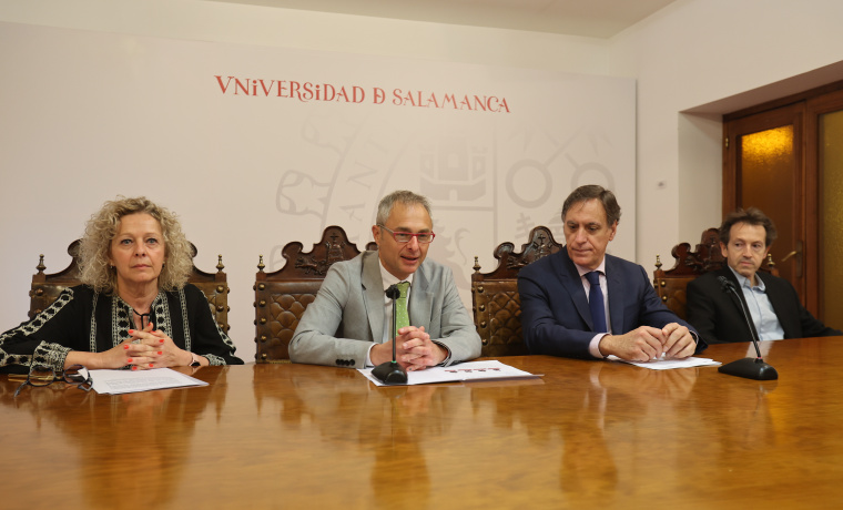 Celia Aramburu, vicerrectora de Estudiantes; Ricardo Rivero, rector de la Universidad de Salamanca; Carlos G. Carbayo, alcalde de Salamanca; y Fernando Gil Villa, coordinador de las jornadas.