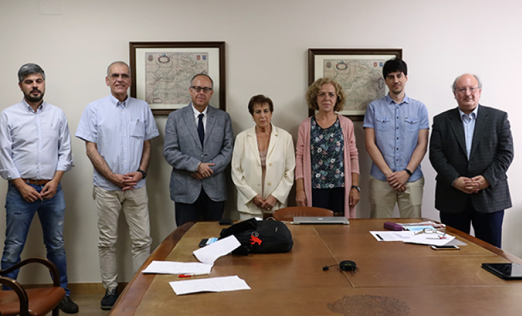 Los investigadores Zaki Saati Santamaría y Joana del Valle Mercado, ganadores del Premio Alumni USAL a la excelencia investigadora en el Doctorado y el Máster