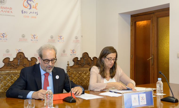 El rector y la secretaria general atendieron a los medios tras el Consejo de Gobierno