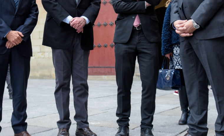 Los rectores de Coímbra, la UNAM y la USAL y el alcalde de Salamanca junto a la placa