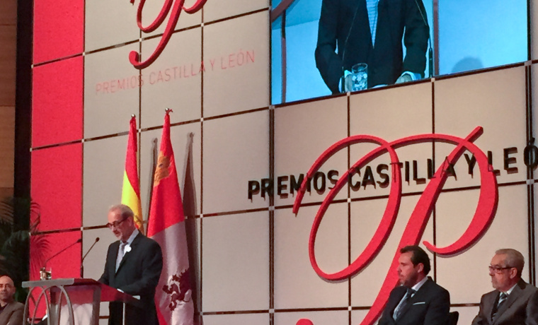 El rector ha recogido el galardón, en nombre de la comunidad universitaria