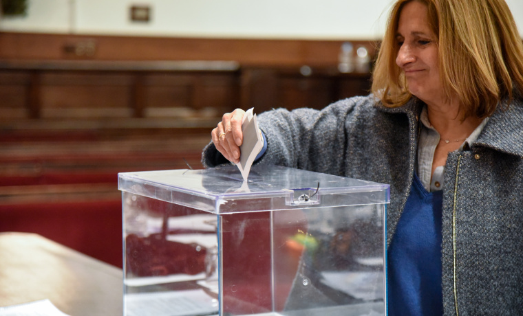 Instante de las votaciones realizadas en el Paraninfo