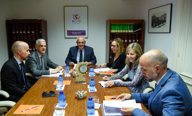 Óscar González Benito, Antonio L. Sánchez Calzada-Hernández, Pedro Díaz Mesonero, Susana Pérez Santos, Mª Teresa Ortega y Javier González Benito durante la reunión del jurado