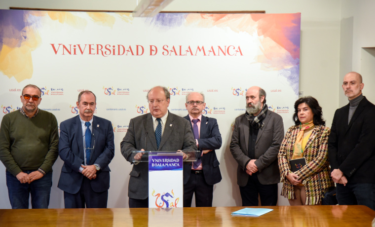 el decano de la Facultad de Psicología Emilio Sánchez Miguel; el decano de la Facultad de Filología, Vicente González; el vicerrector de Política Académica y Participación Social, Enrique Cabero; el decano de la Facultad de Educación, Ángel García del Dujo; el decano de la Facultad de Filosofía, Antonio Notario; la vicedecana de la Facultad de Derecho, Mª Ángeles Gervós Maíllo; y el decano de la Facultad de Bellas Artes, Víctor del Río.