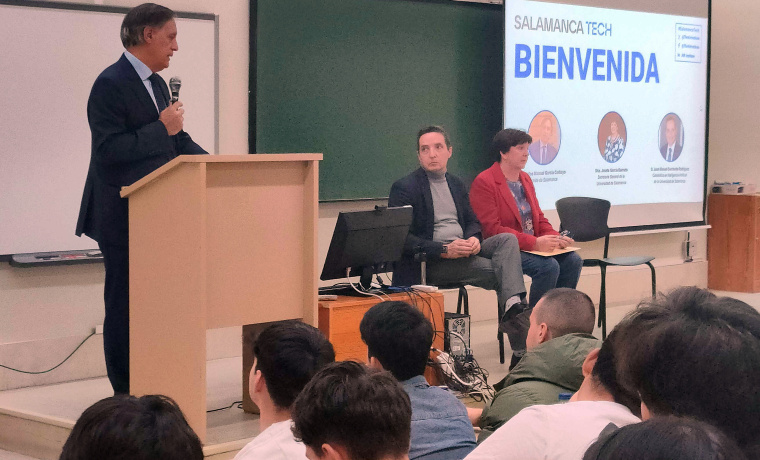 El alcalde, Carlos García Garbayo, en la jornada "Salamanca Tech. IA y Sostenibilidad: Transformando el mundo empresarial" 