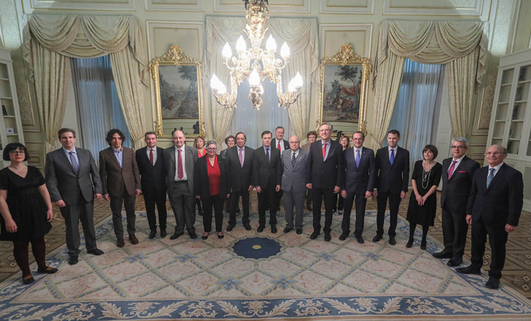 Los Premios de Física 2019 reconocen el trabajo del catedrático Santiago Velasco y del joven investigador Carlos Hernández-García