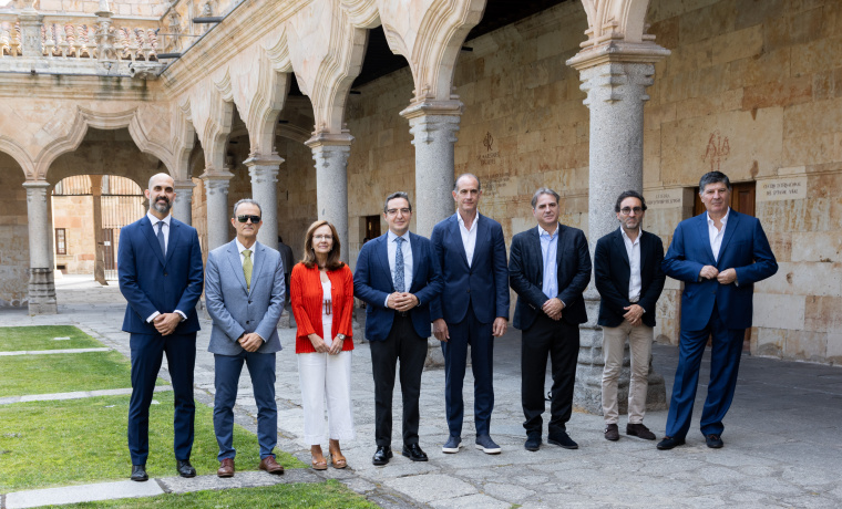 De izq. a dcha.: Miguel Moyano, Fausto José Barbero Iglesias, M.ª del Mar Abad Hernández, Juan Manuel Corchado, Óscar Iglesias, José Luis Santos, Pablo Díaz y Francisco Javier García Criado