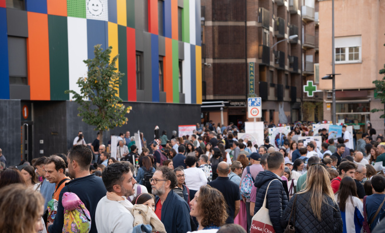 La Noche Europea de los Investigadores desborda el barrio del Oeste y reúne a 8.000 personas