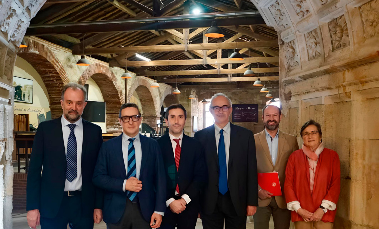 El rector de la Universidad de Salamanca visita las instalaciones de la fábrica Mirat 