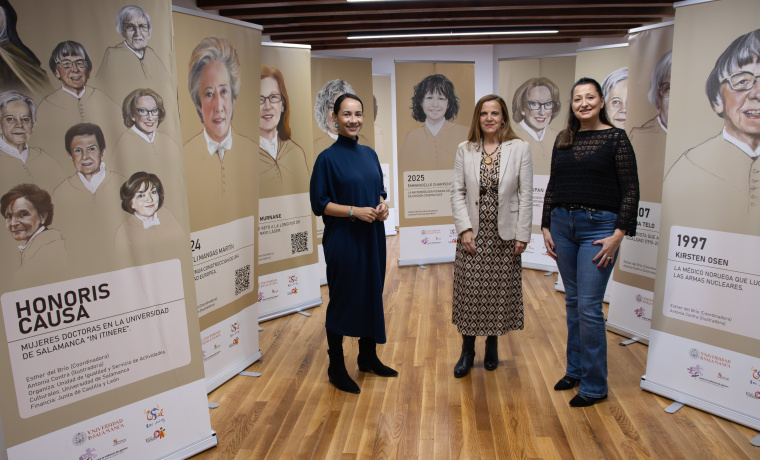 De izquierda a derecha: Alessandrini Bonilla, presidenta  Círculo Hispanoamericano de Salamanca; Esther del Brío,  catedrática y comisaria de la exposición; y Carmen Mascaraque, directora de la Unidad de Igualdad