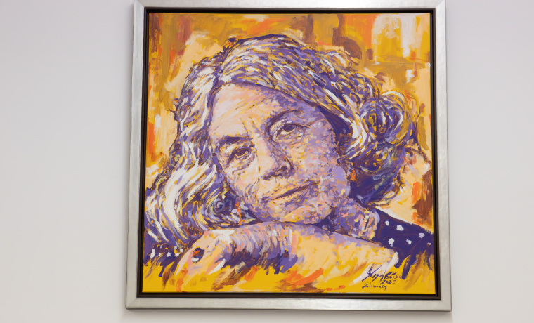 La Universidad de Salamanca homenajea a Carmen Martin Gaite con la inauguración en Filología de un aula en su honor 