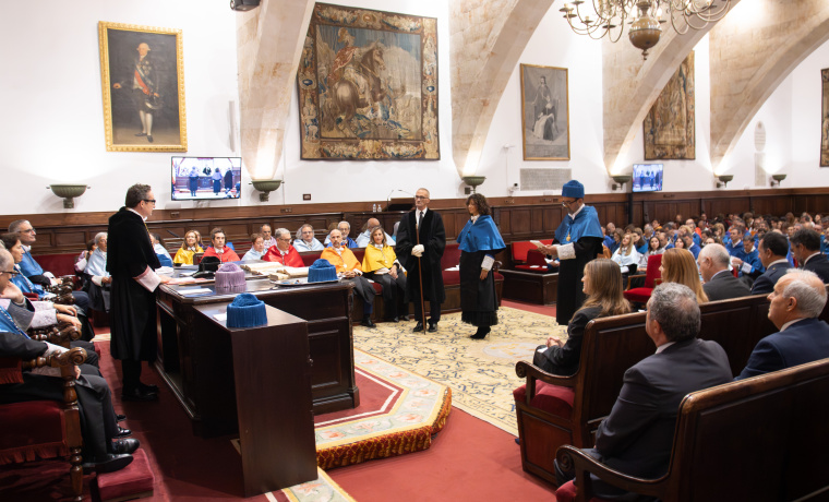 Acto de investidura como doctora ‘honoris causa’ por la Universidad de Salamanca a Emmanuel Charpentier
