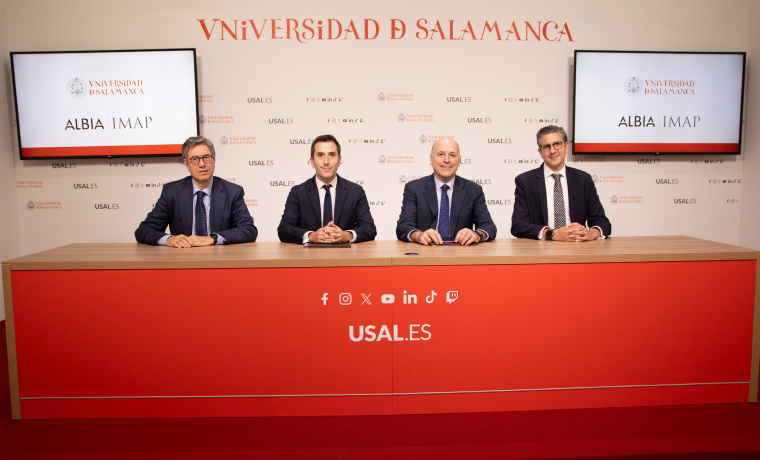 De izq. a dcha: Julio Pindado, profesor de la Universidad de Salamanca; Federico Bueno de Mata, vicerrector de la USAL; Fernando Cabos y Ricardo Dávila representantes de Albia 