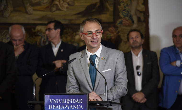 El rector, Ricardo Rivero, durante el acto