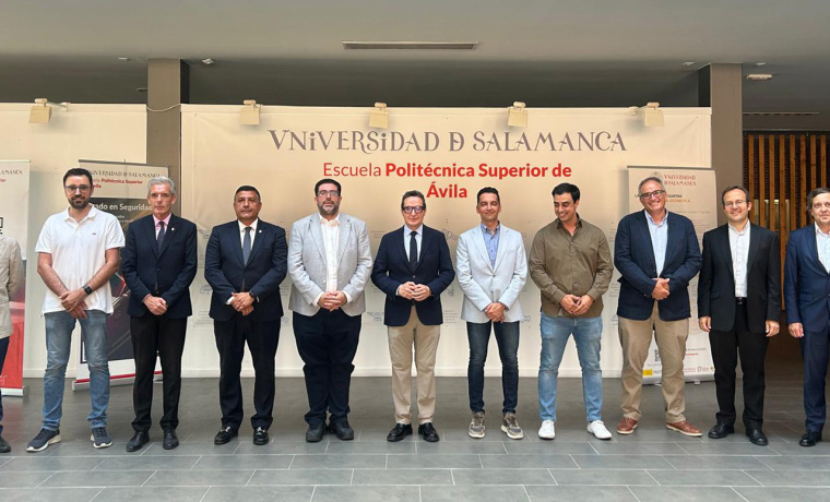 Firma de la escritura de constitución de la Fundación Centro Internacional en Industria Geoespacial y Geoinformática, Geocenter,