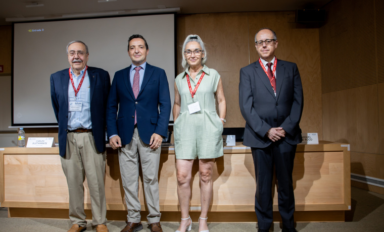 Inauguración del curso por parte del rector Juan Manuel Corchado, el vicerrector José Miguel Mateos Roco y los profesores Carlos Bustamante y Eva Nogales. 