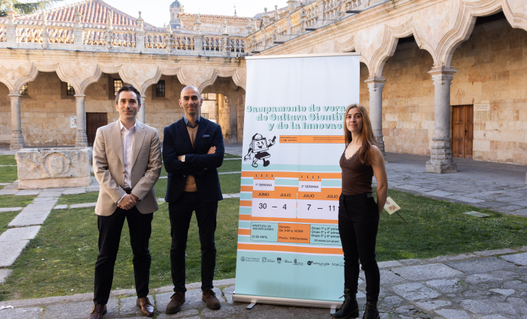 Presentación del Campamento de Verano de Cultura Científica y de la Innovación. De izq. a dcha.: Federico Bueno de Mata, Raúl Rivas y Marian Tardáguila