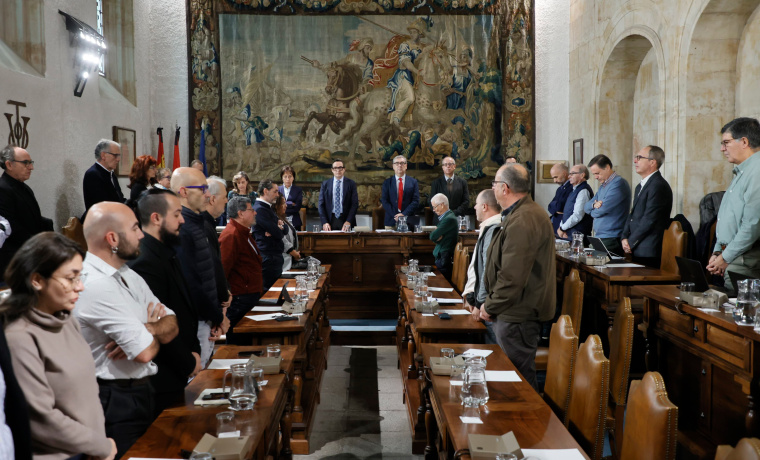 El Consejo de Gobierno guarda un minuto de silencio por las víctimas de la DANA