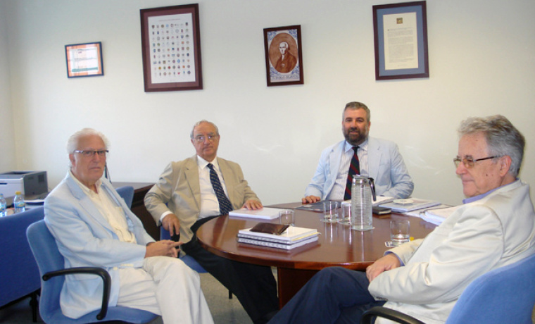 Reunión del jurado que otorgó el premio a Ricardo Robledo