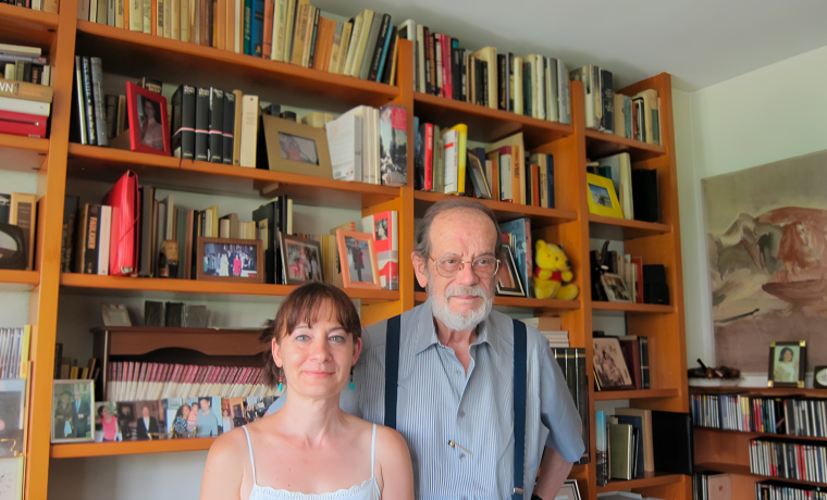La premiada Viorica Patea junto a al catedrático de literatura norteamericana Javier Coy.