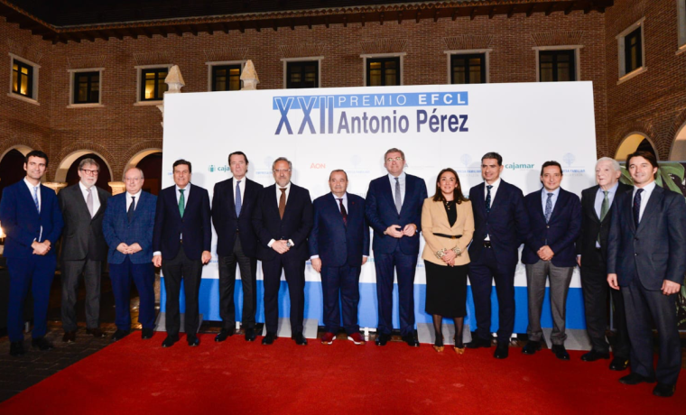 Autoridades y galardonados en los XXII Premio EFCL Antonio Pérez. Autor: Castilla y León Económica