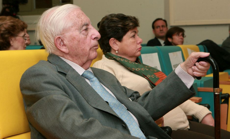 La comunidad universitaria lamenta el fallecimiento del filósofo y arabista Miguel Cruz Hernández, doctor ‘honoris causa’ por la Universidad de Salamanca