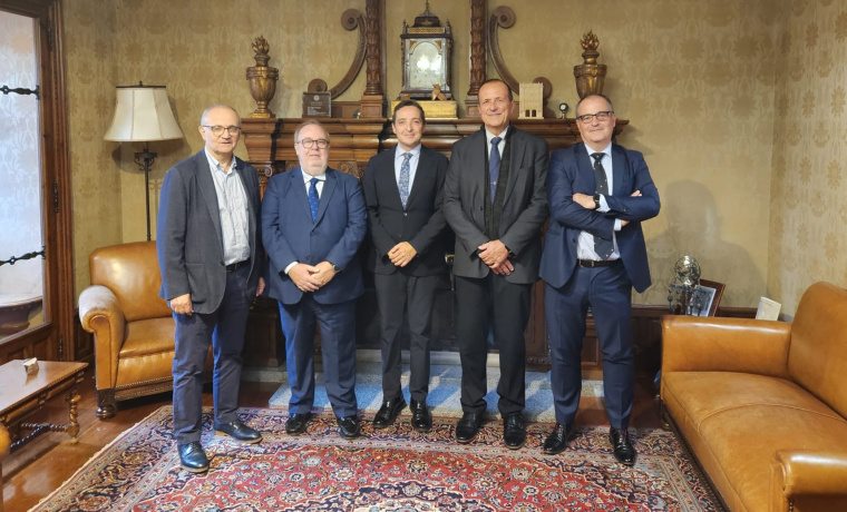 De izquierda a derecha: Luis Alberto Pérez Romasanta, Manuel Algara, Juan Manuel Corchado, Philip Poortmans y Ricardo Pardo.