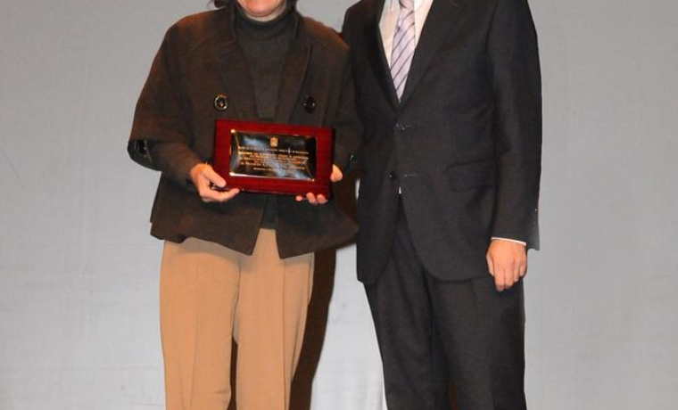 Cristina Pita, vicerrectora de Atención al Estudiante y Extensión Universitaria, y Francisco Javier Iglesias, presidente de la Diputación Provincial de Salamanca
