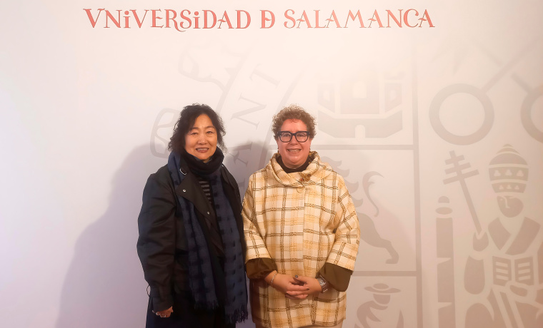 La vicerrectora Matilde Olarte recibe a la poeta Mun Jeonghui