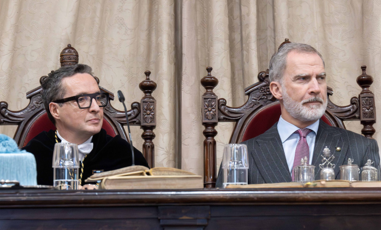 El Rey Felipe VI junto al rector Juan Manuel Corchado en el Paraninfo